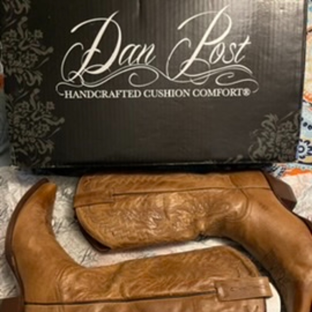 Dan Post Santa Rosa Tan Cowboy Boots excellent condition perfect for Coachella!!